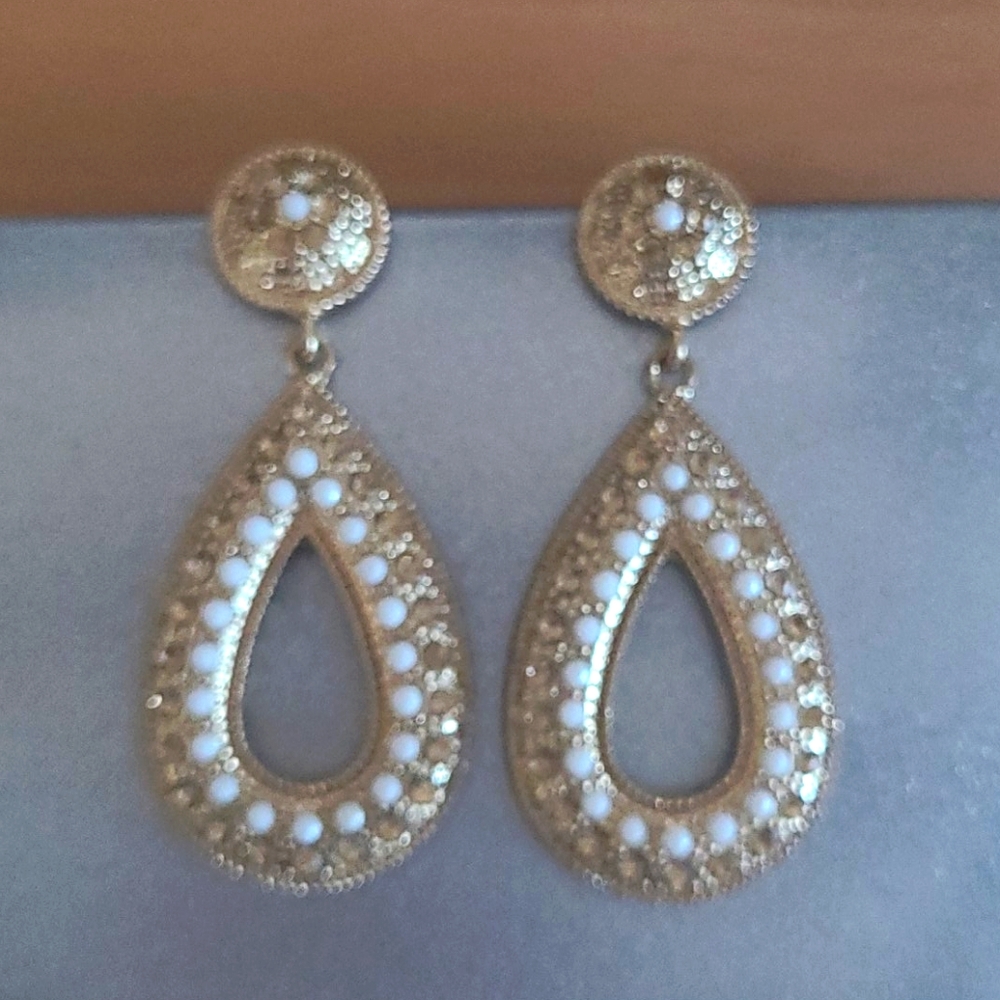 Earrings Gold Tone White Bead Teardrop Shape Statement Stud Back Wedding Party - Picture 1 of 5